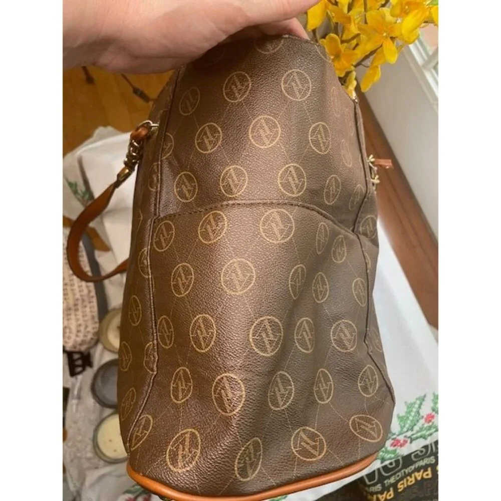 Power Look, Smart Price – Adrienne Vittadini Geo-Chic Tote - Picture 6 of 9